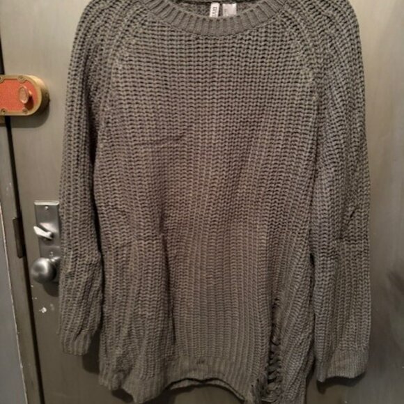 Grey Crew Neck distressed Sweater - NWOT - Picture 15 of 15
